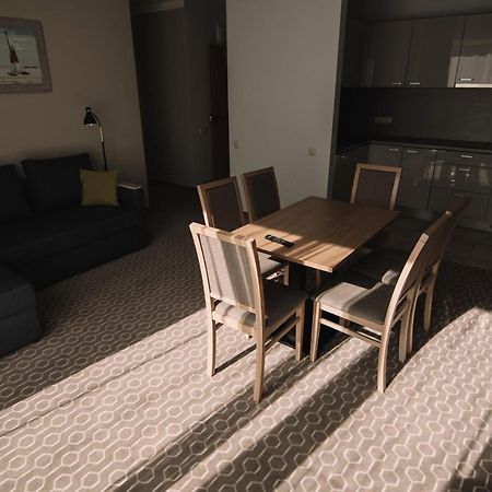 Merepargi Aparthotel & Cafe Нарва-Йыэсуу Экстерьер фото