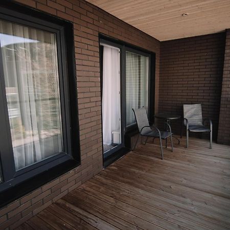 Merepargi Aparthotel & Cafe Нарва-Йыэсуу Экстерьер фото