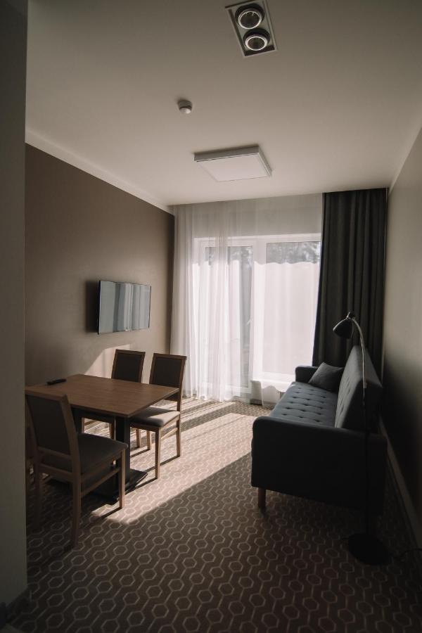 Merepargi Aparthotel & Cafe Нарва-Йыэсуу Экстерьер фото