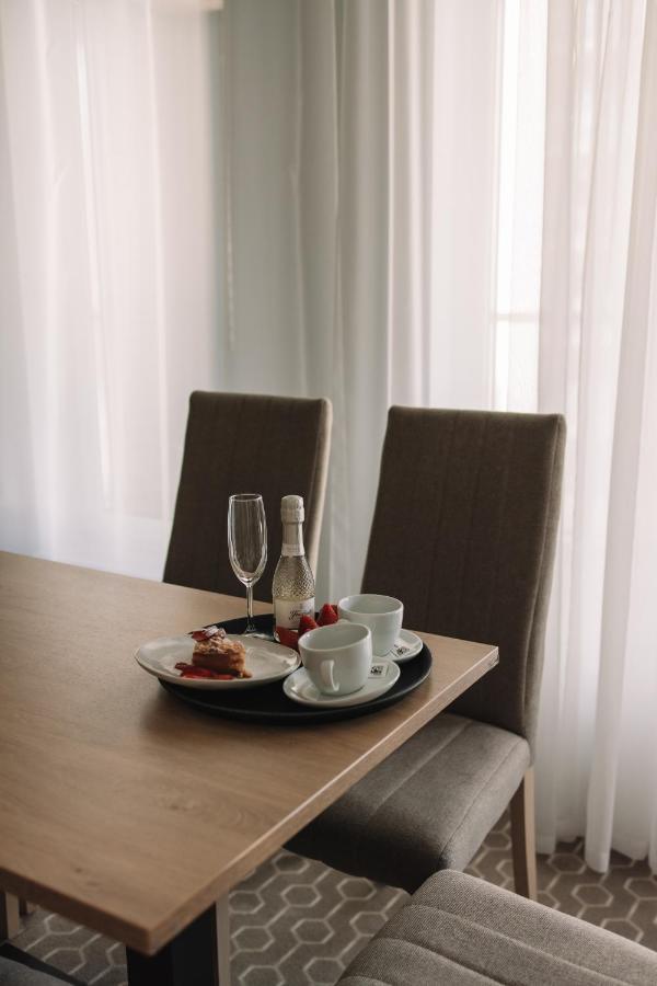 Merepargi Aparthotel & Cafe Нарва-Йыэсуу Экстерьер фото