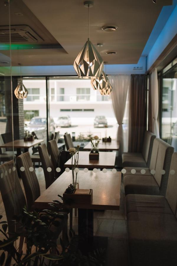 Merepargi Aparthotel & Cafe Нарва-Йыэсуу Экстерьер фото