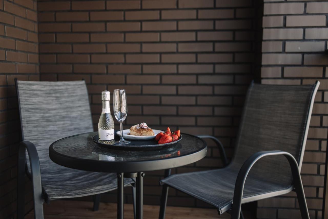Merepargi Aparthotel & Cafe Нарва-Йыэсуу Экстерьер фото