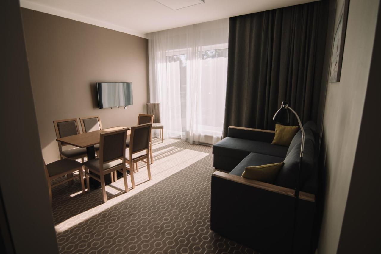 Merepargi Aparthotel & Cafe Нарва-Йыэсуу Экстерьер фото