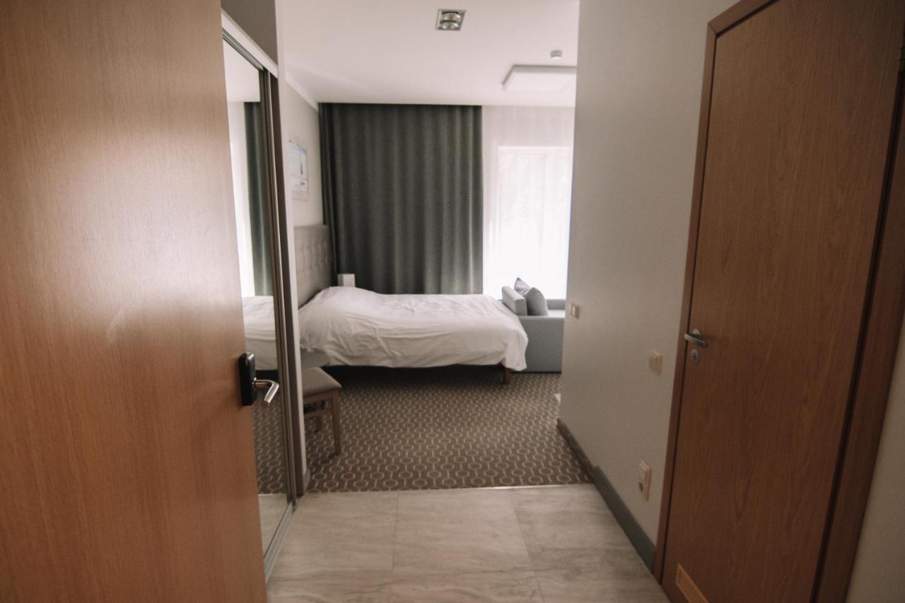 Merepargi Aparthotel & Cafe Нарва-Йыэсуу Экстерьер фото