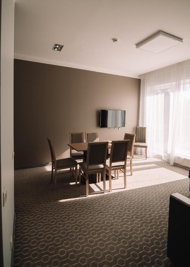 Merepargi Aparthotel & Cafe Нарва-Йыэсуу Экстерьер фото